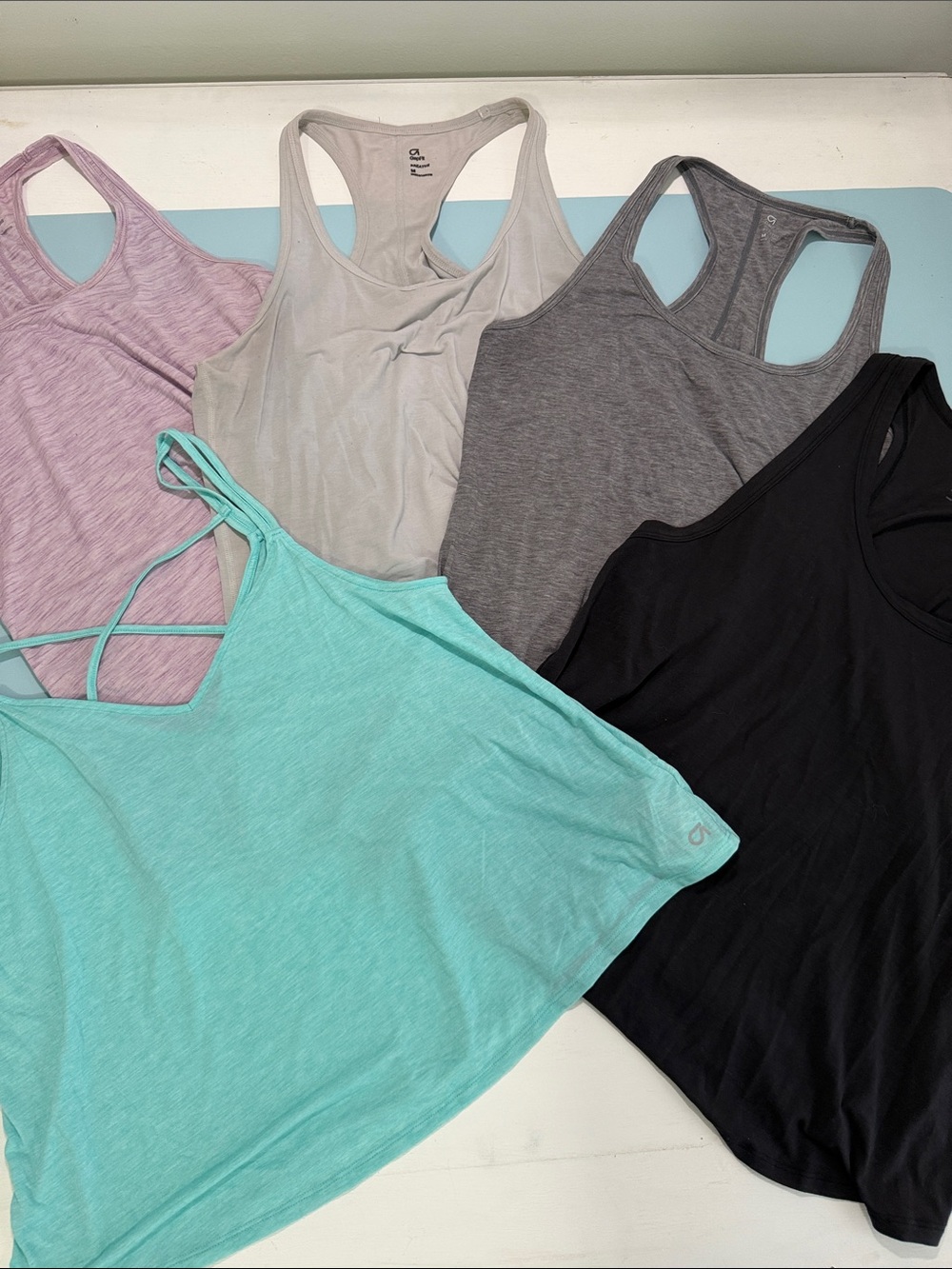 Gap Bundle GapFit workout tanks sizes Small Medium Large, excellent condition